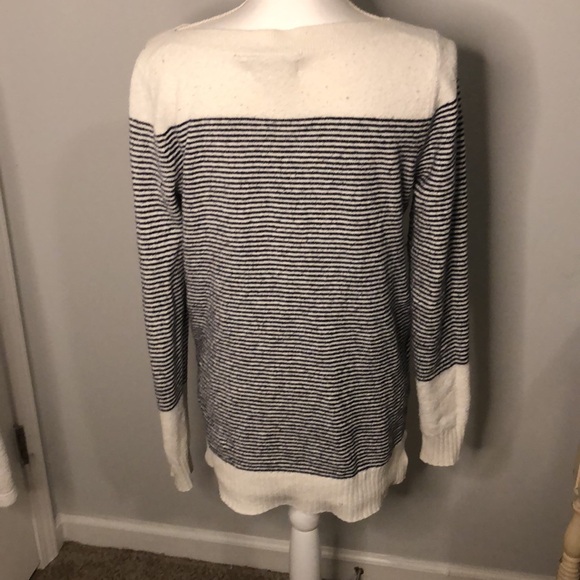 LOFT White and Blue Crew Neck Sweater - Picture 4 of 10